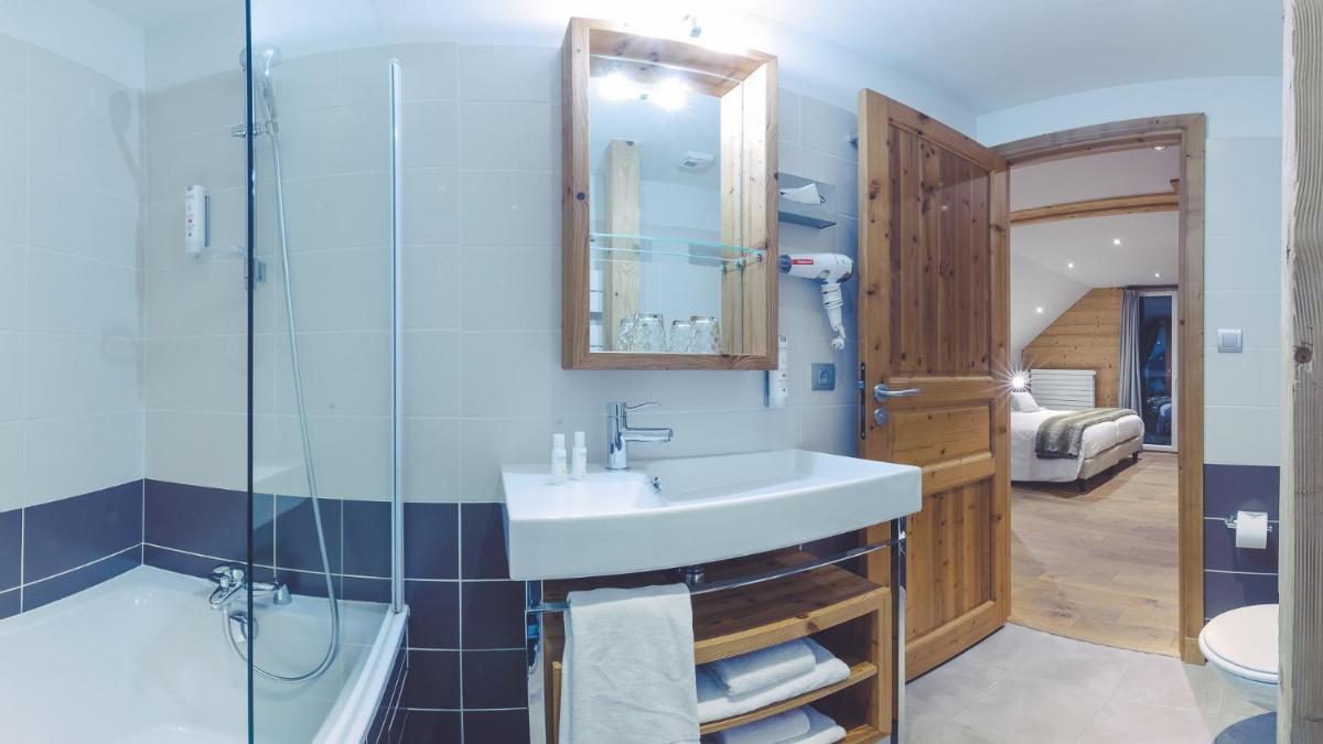 Salle de bains dans l'établissement Fleur De Neige Châtel