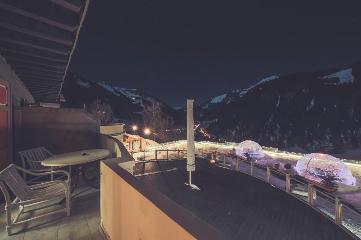 Vue générale sur la montagne ou vue sur la montagne depuis l'hôtel