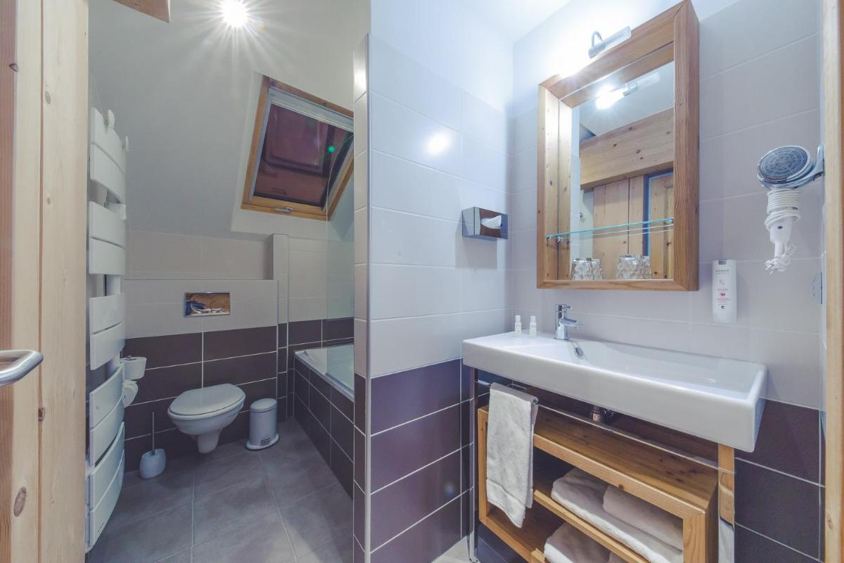 Salle de bains dans l'établissement Fleur De Neige Châtel