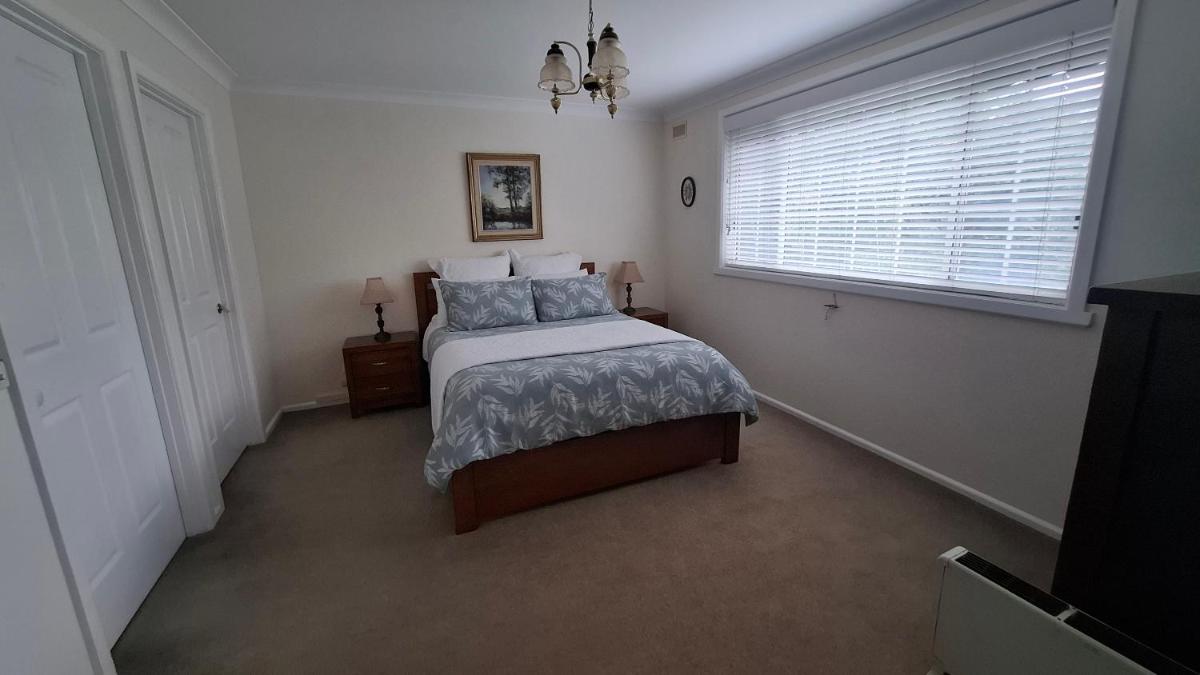 Blackburn Lake Bed and Breakfast - Housity