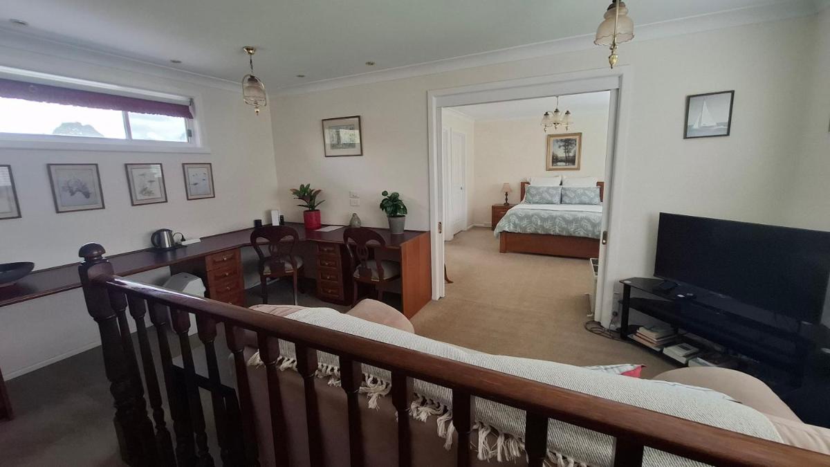 Blackburn Lake Bed and Breakfast - Housity
