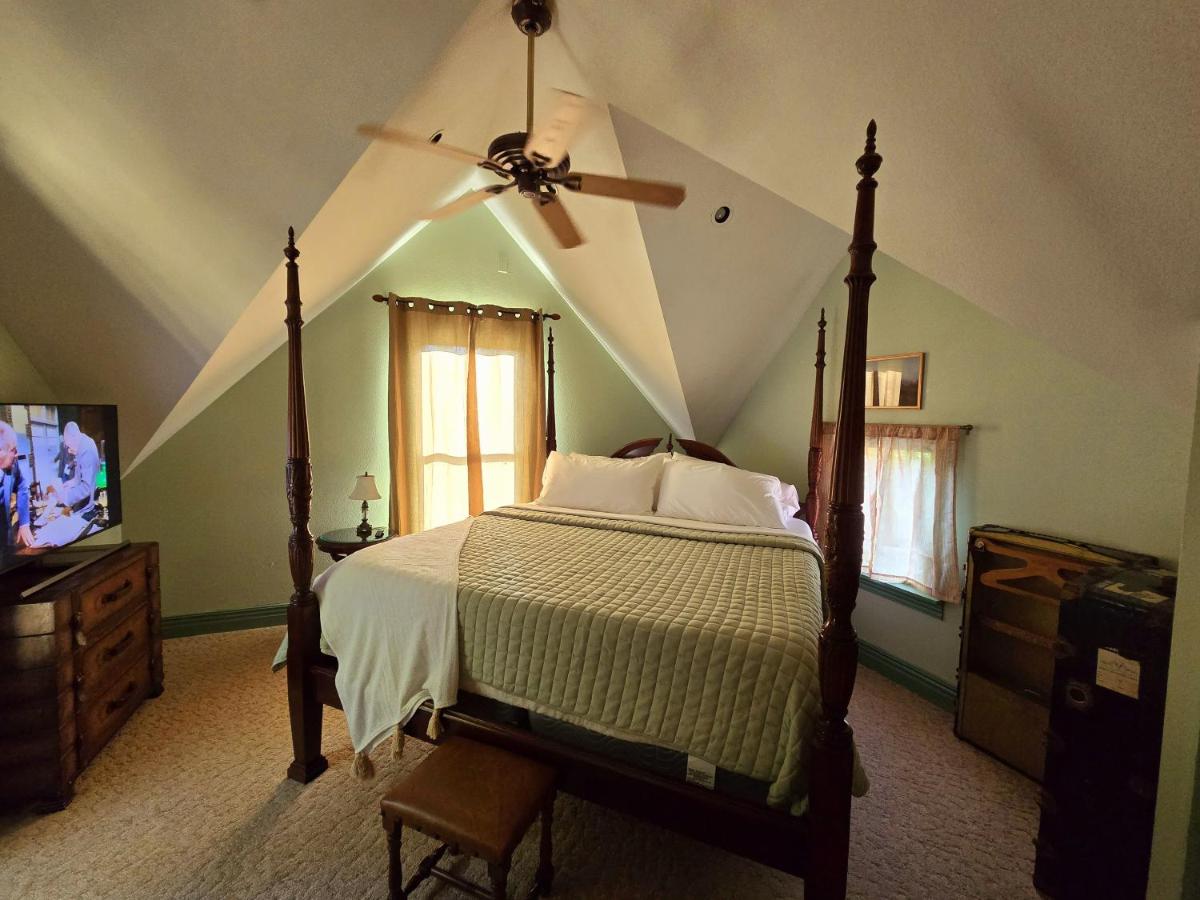 The 1883 Peabody House Bed & Breakfast - Housity