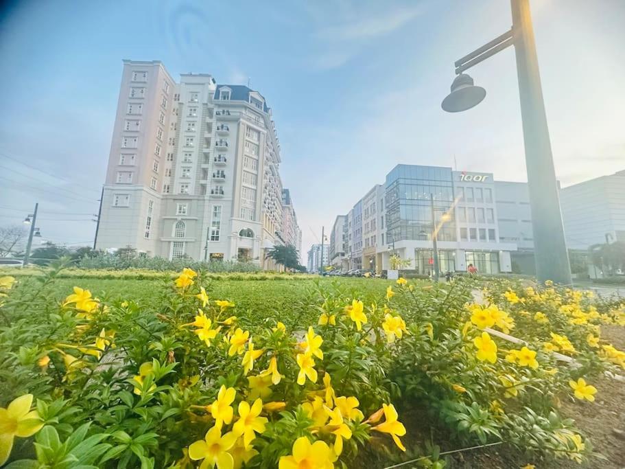 Condo with Balcony in Iloilo City - Housity