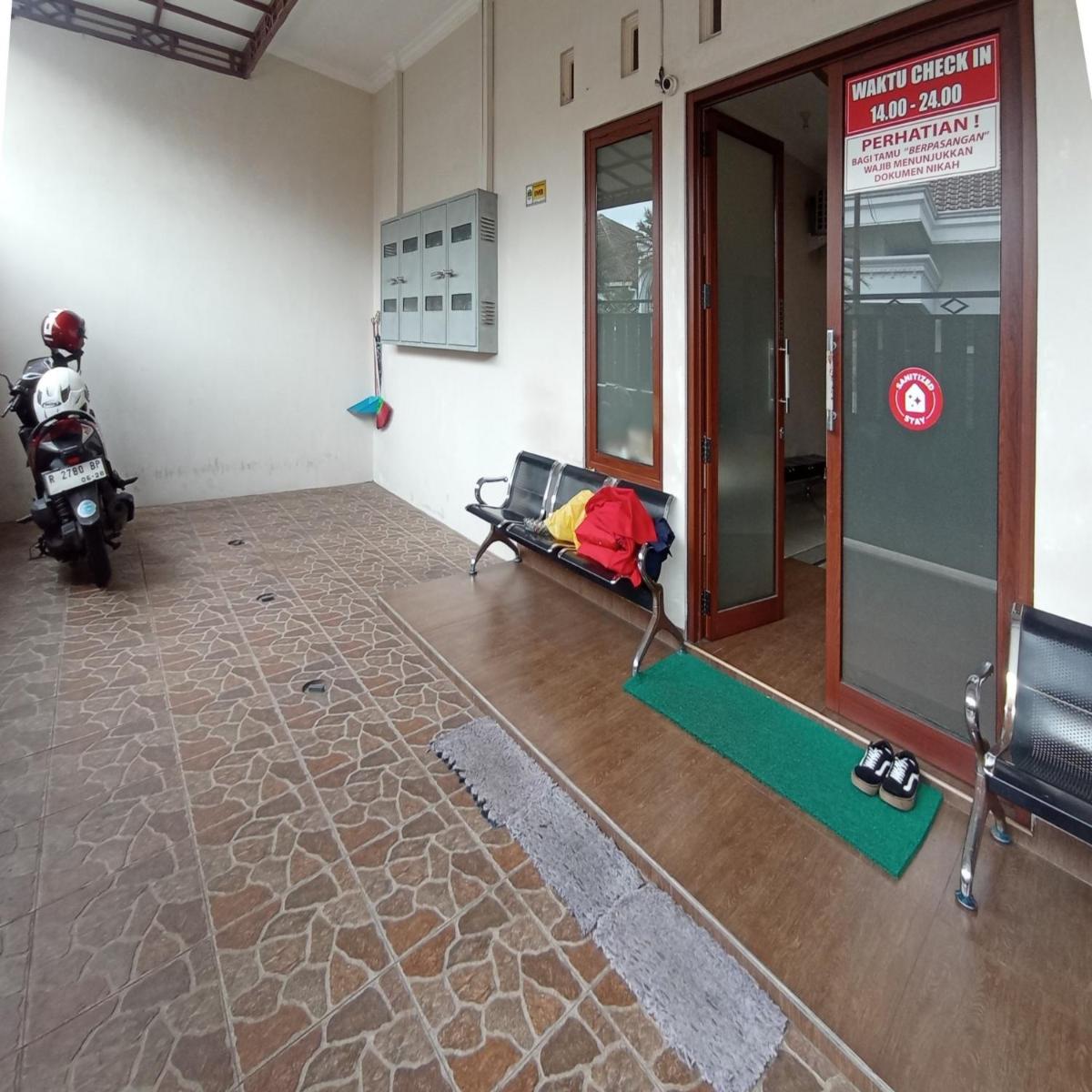 RedDoorz at Syariah House Purwokerto - Housity