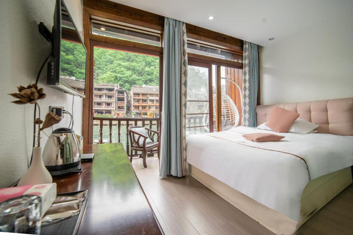 Fenghuang Ancient Town Lazy Cat Riverside Inn - Hizvo