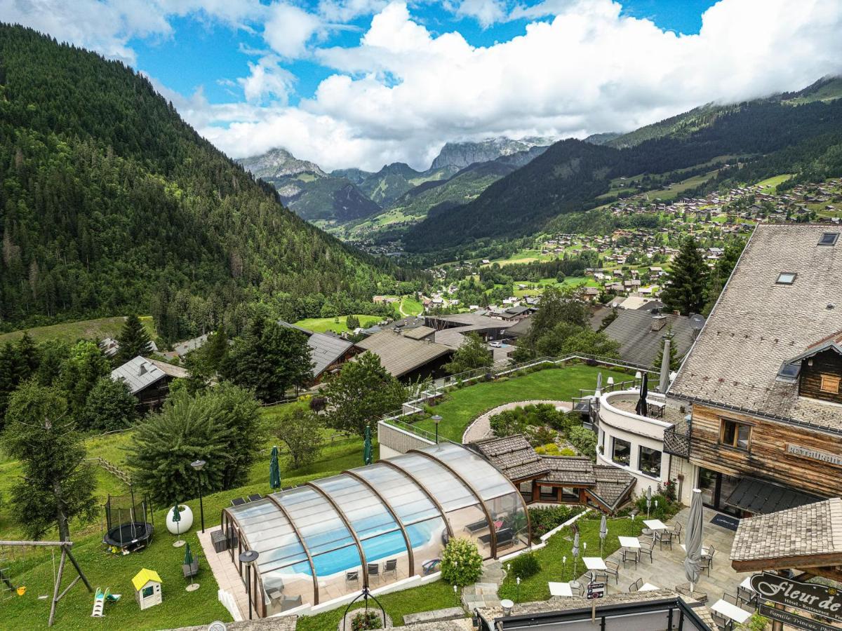 Vue générale sur la montagne ou vue sur la montagne depuis l'hôtel