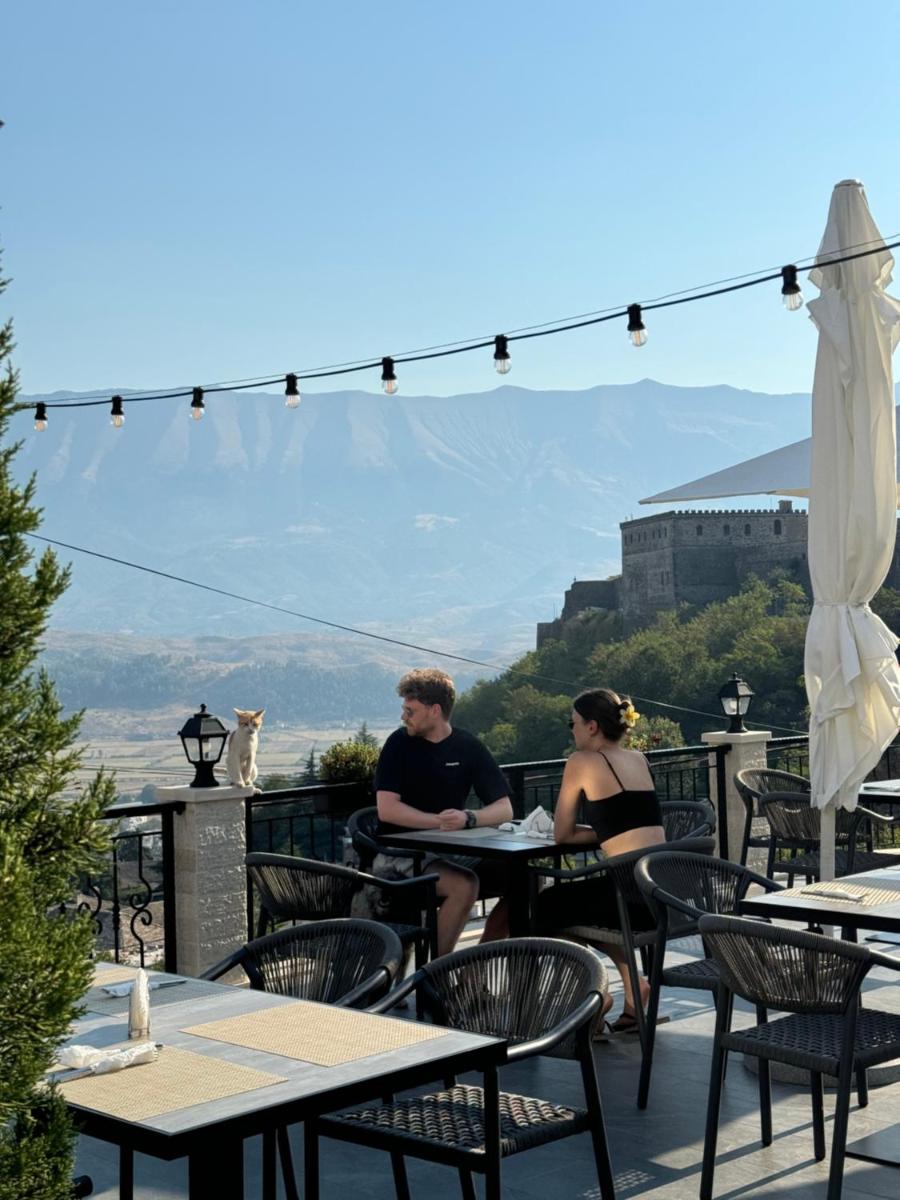 Castle Hotel - Housity
