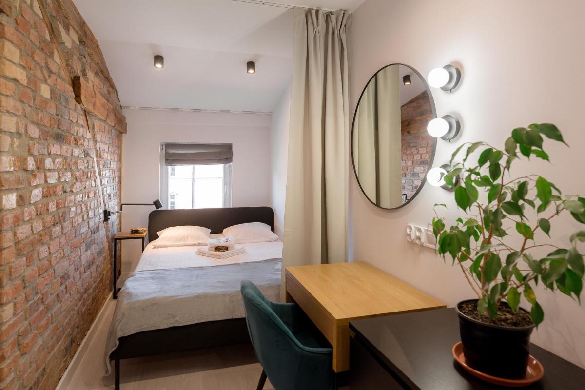 Steel And Wood Apartment - Housity