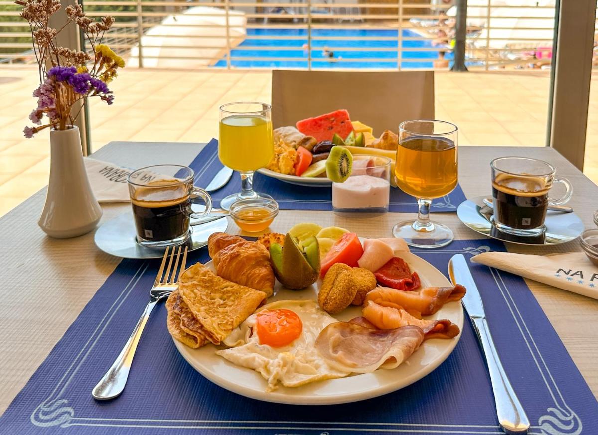 Comida en o cerca de este hotel