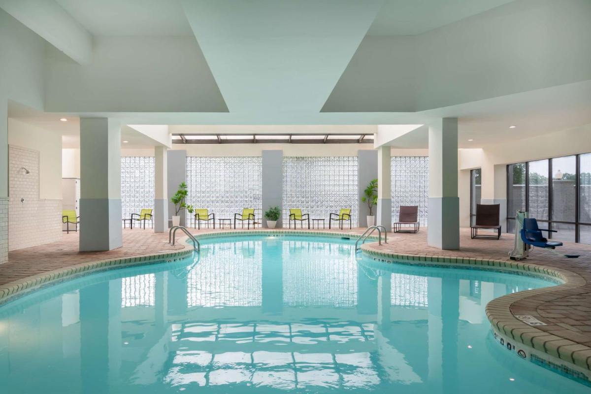 Embassy Suites Charlotte - Housity