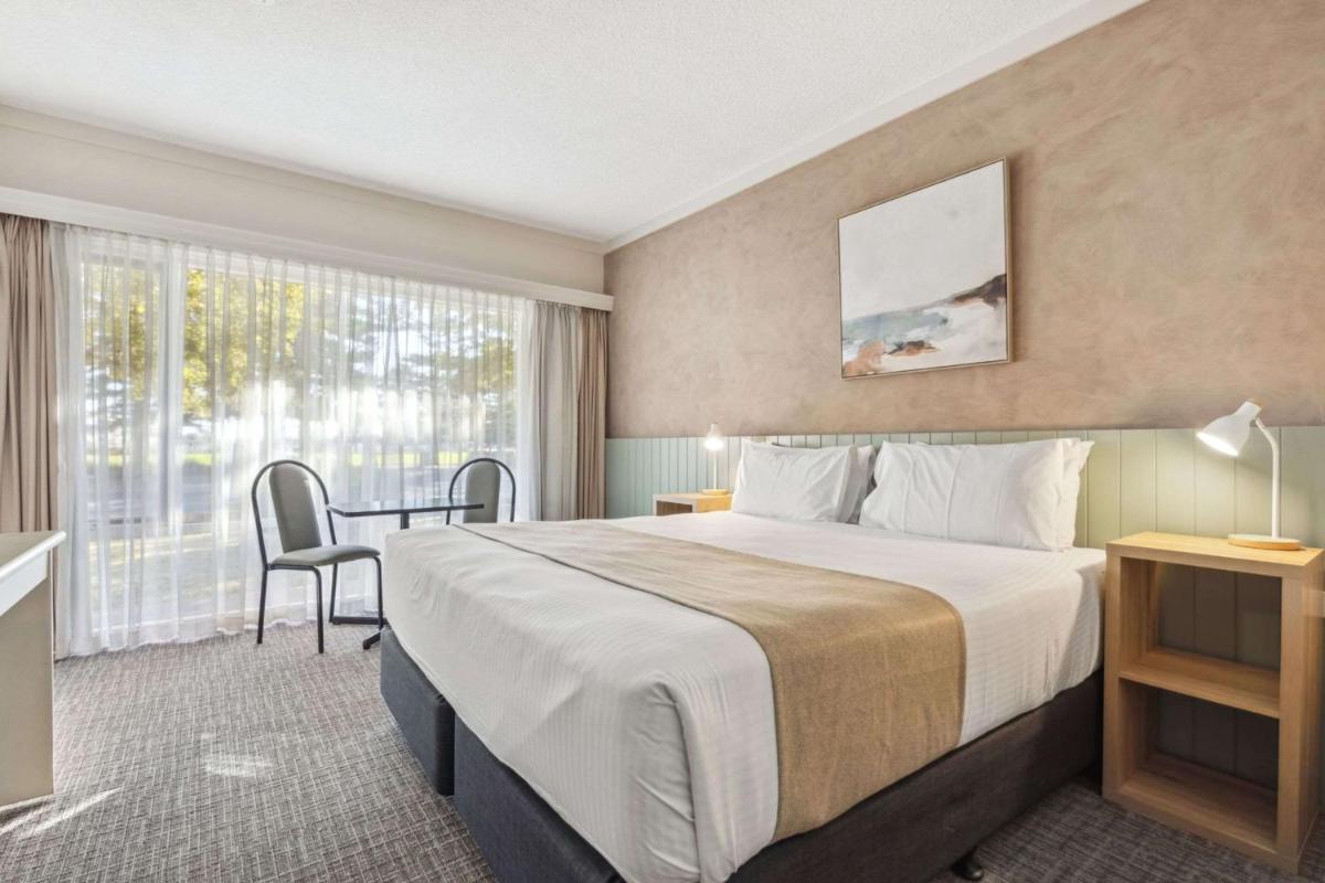Econo Lodge Dockside Glenelg - Housity