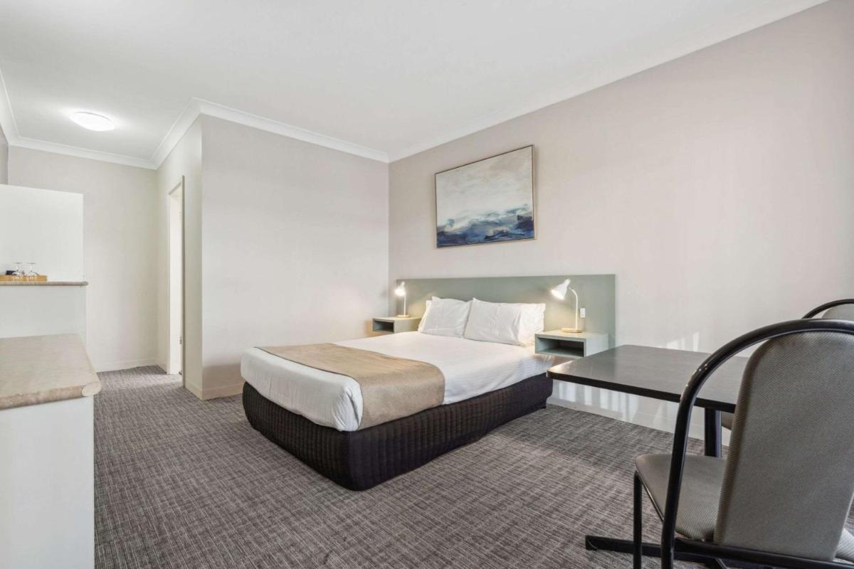 Econo Lodge Dockside Glenelg - Housity