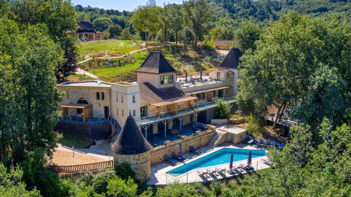 Piscine de l'établissement La Perle de Domme ou située à proximité