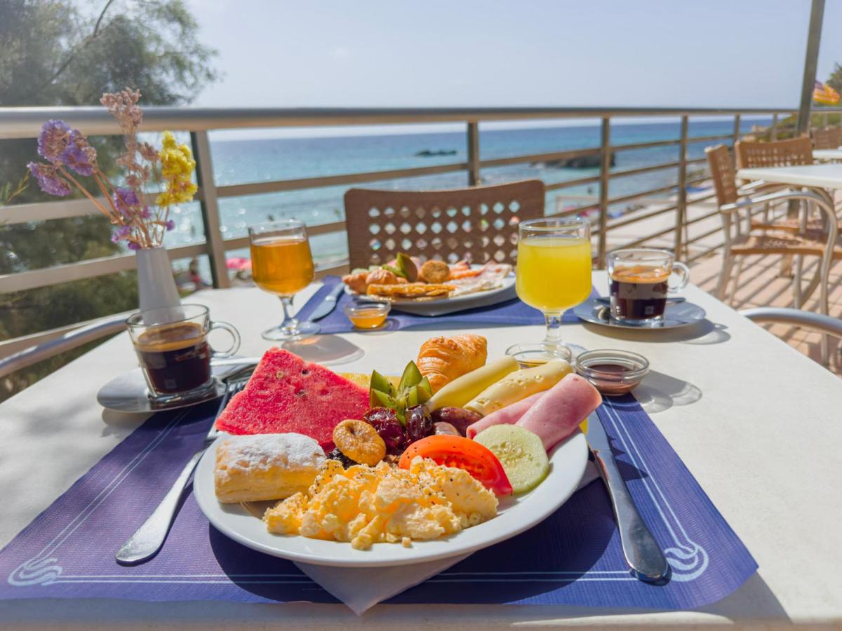 Comida en o cerca de este hotel