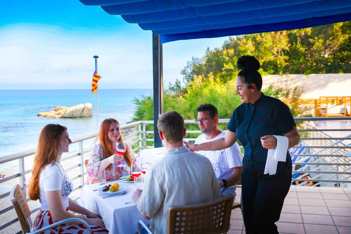 Clientes alojados en Hotel Na Forana