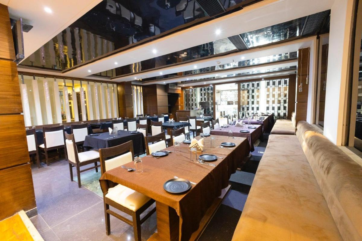 Hotel Sahibs Lighthouse - Swimming Pool - Housity