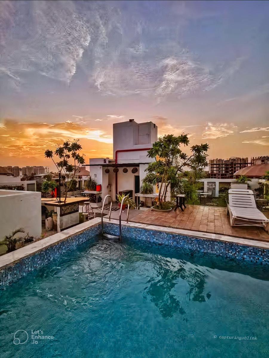 Hotel Sahibs Lighthouse - Swimming Pool - Housity