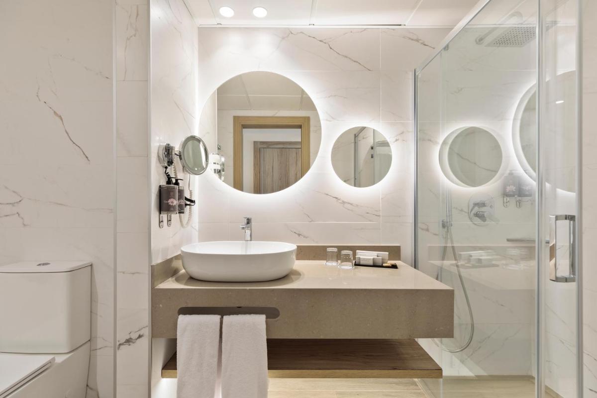 Un baño de Hotel Best Triton