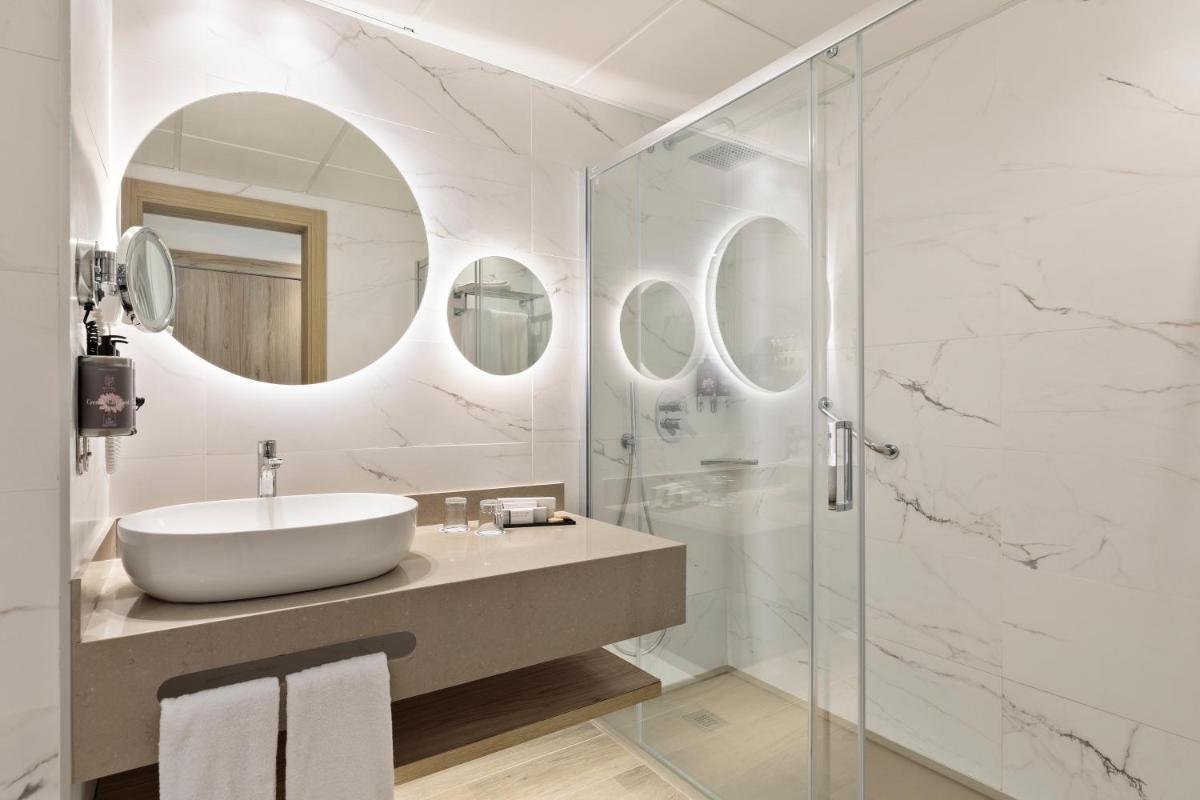 Un baño de Hotel Best Triton