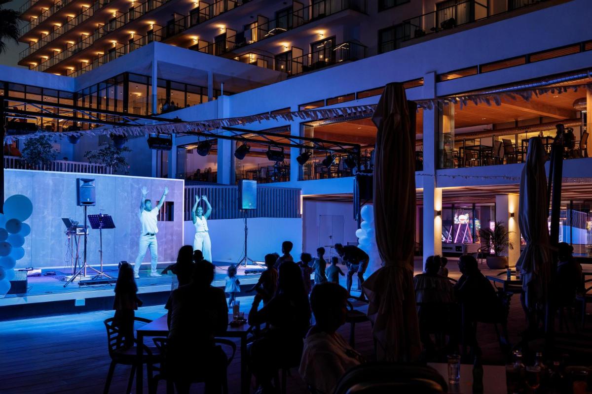 Clientes alojados en Hotel Best Triton