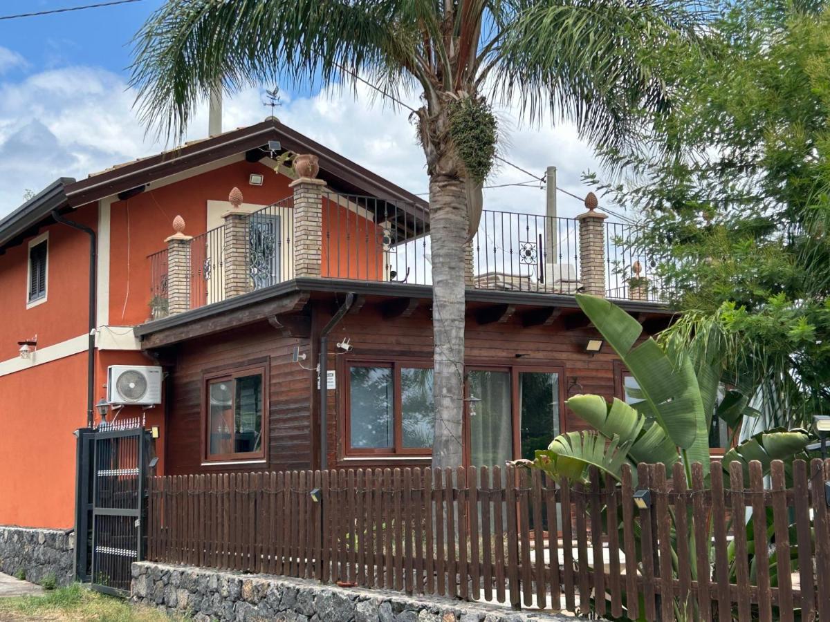 Villetta Due Palme - vicino GIARDINI NAXOS - - Housity