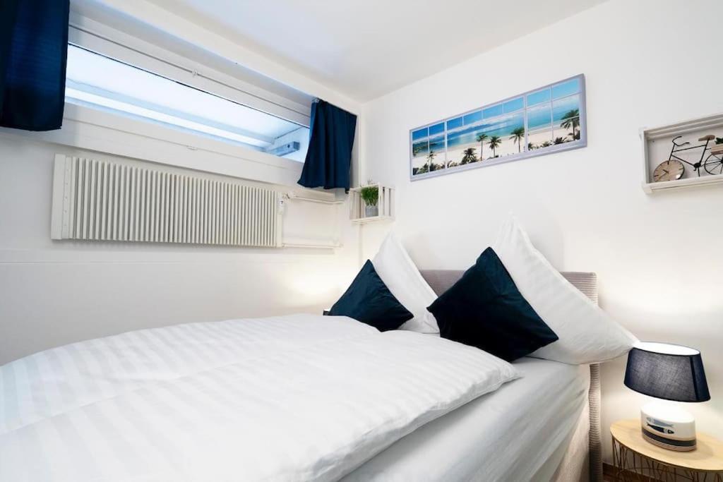 FeWo Traumblick - Küstenklang erste Reihe mit TRAUM Meerblick aus dem Bett - Housity
