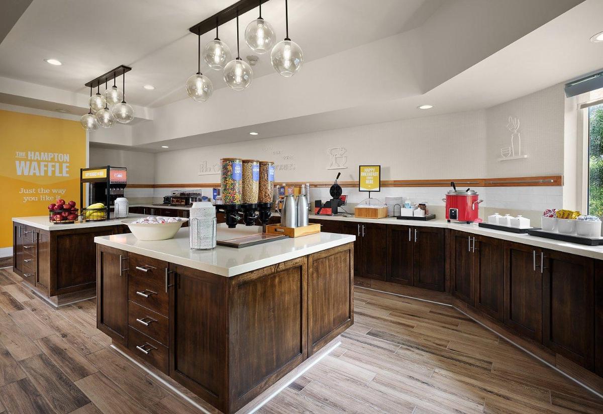 Hampton Inn San Diego/Del Mar - Housity