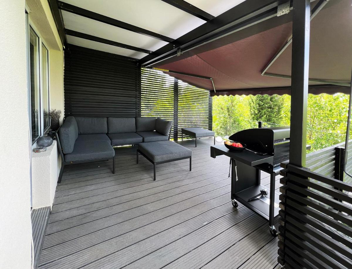 PERGOLA HOUSE IN A GREEN OASIS WITH FANTASTIC VIEW - Housity