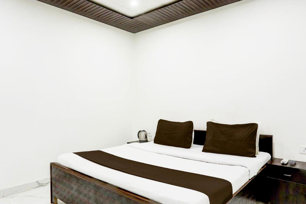 Super OYO Hotel O SAADAR HOTEL AND BANQUET - Housity