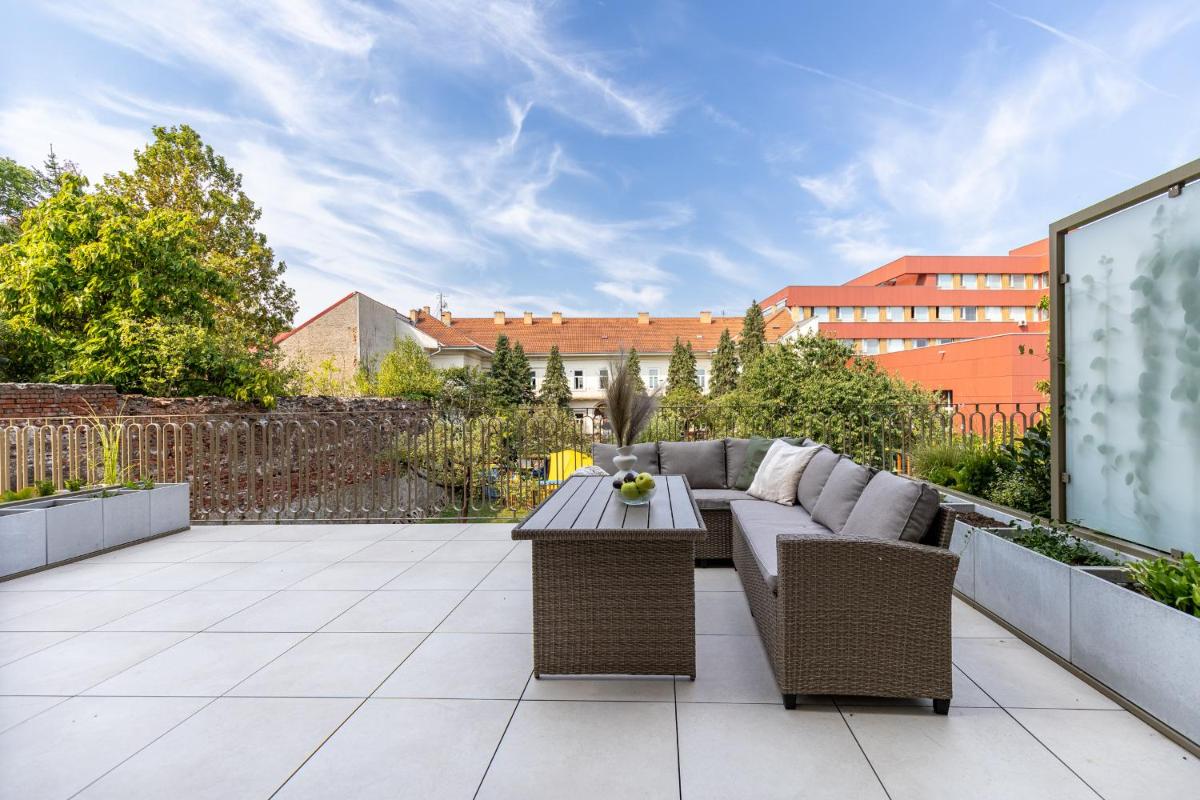 AH Luxury Designer Aparment Bastova - Housity