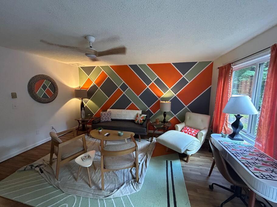 Retro Retreat & Spa - Housity