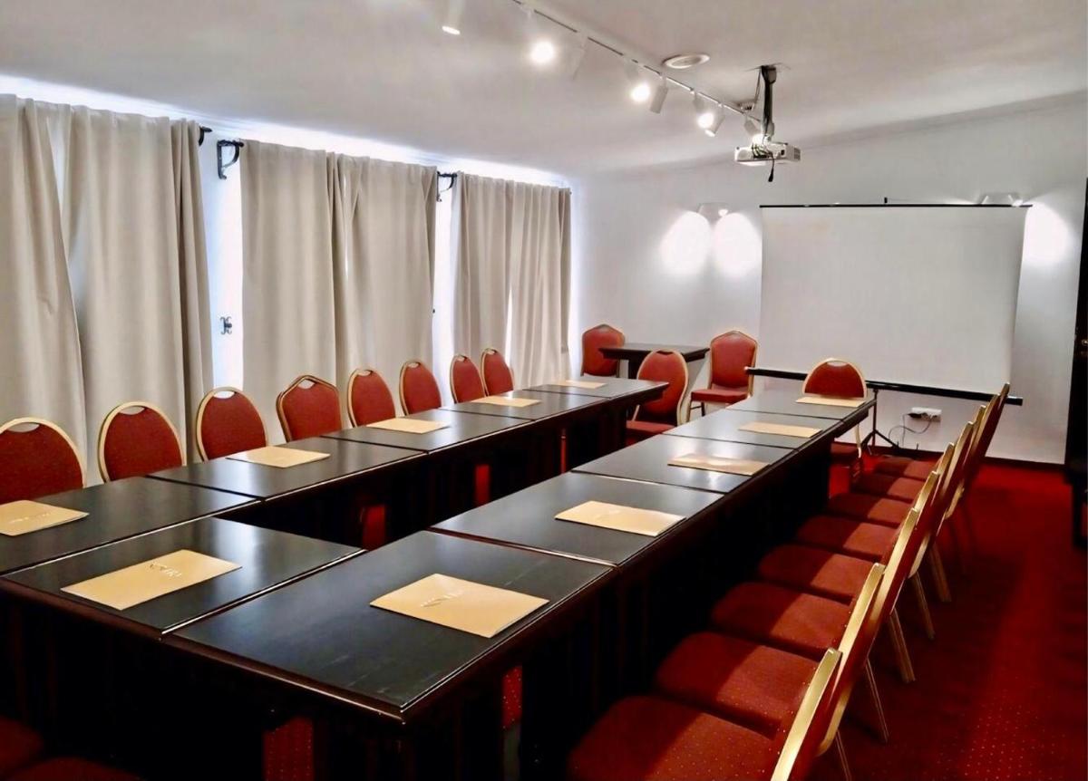 Hotel Novera - Housity