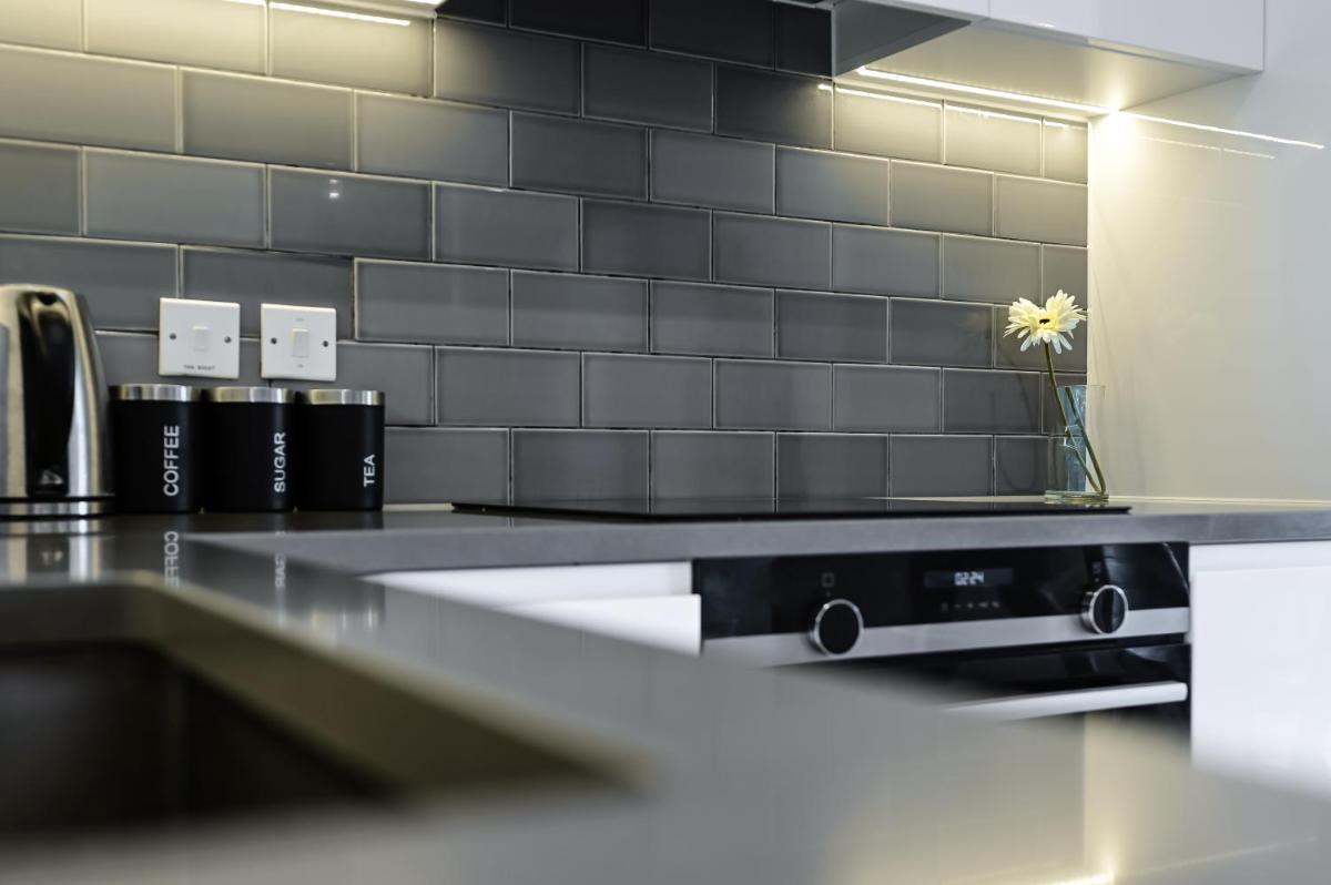 Khayat Homes - The Cosy Cabo - One Bed Apt - Housity