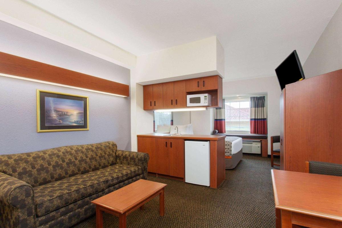 Microtel Inn and Suites by Wyndham - Lady Lake/ The Villages - Housity