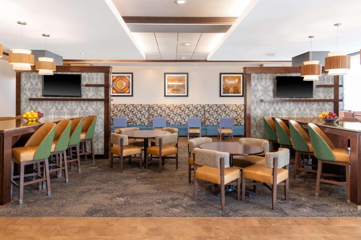 Hampton Inn & Suites Madison Downtown - Housity