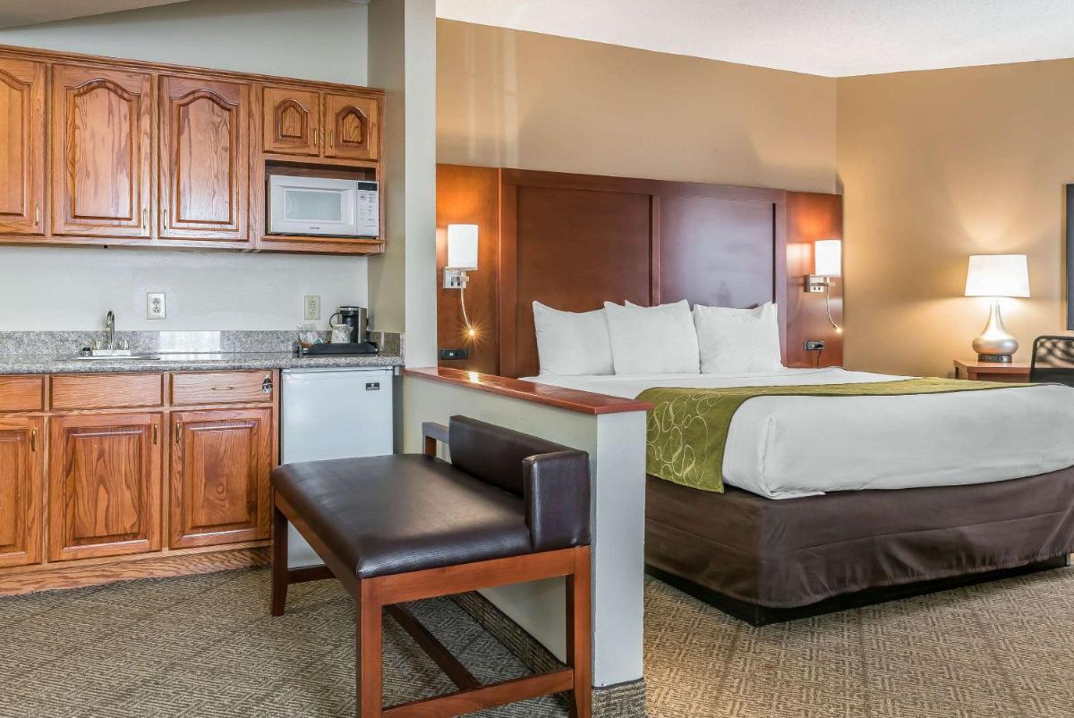 Comfort Suites Springfield I-70 - Housity