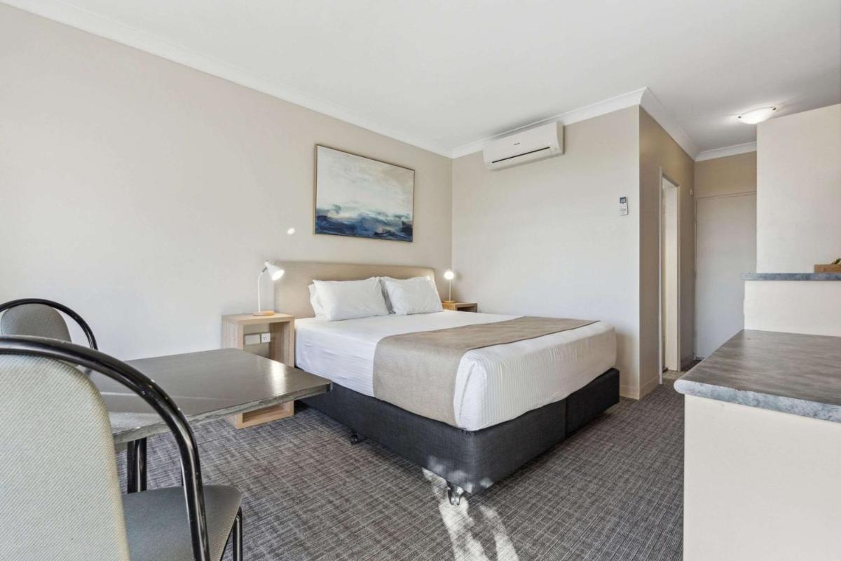 Econo Lodge Dockside Glenelg - Housity