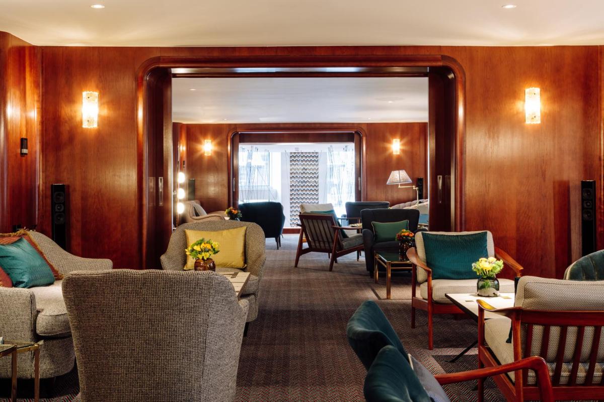 Uma área de estar em Bairro Alto Hotel