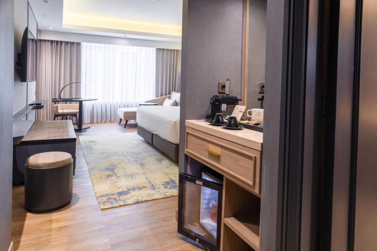 Mangkuluhur ARTOTEL SUITES - Housity