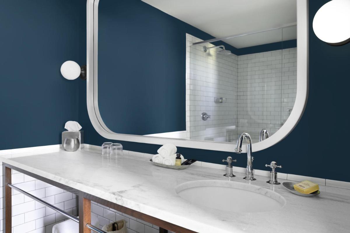 The Drayton Hotel Savannah, Curio Collection by Hilton - Housity