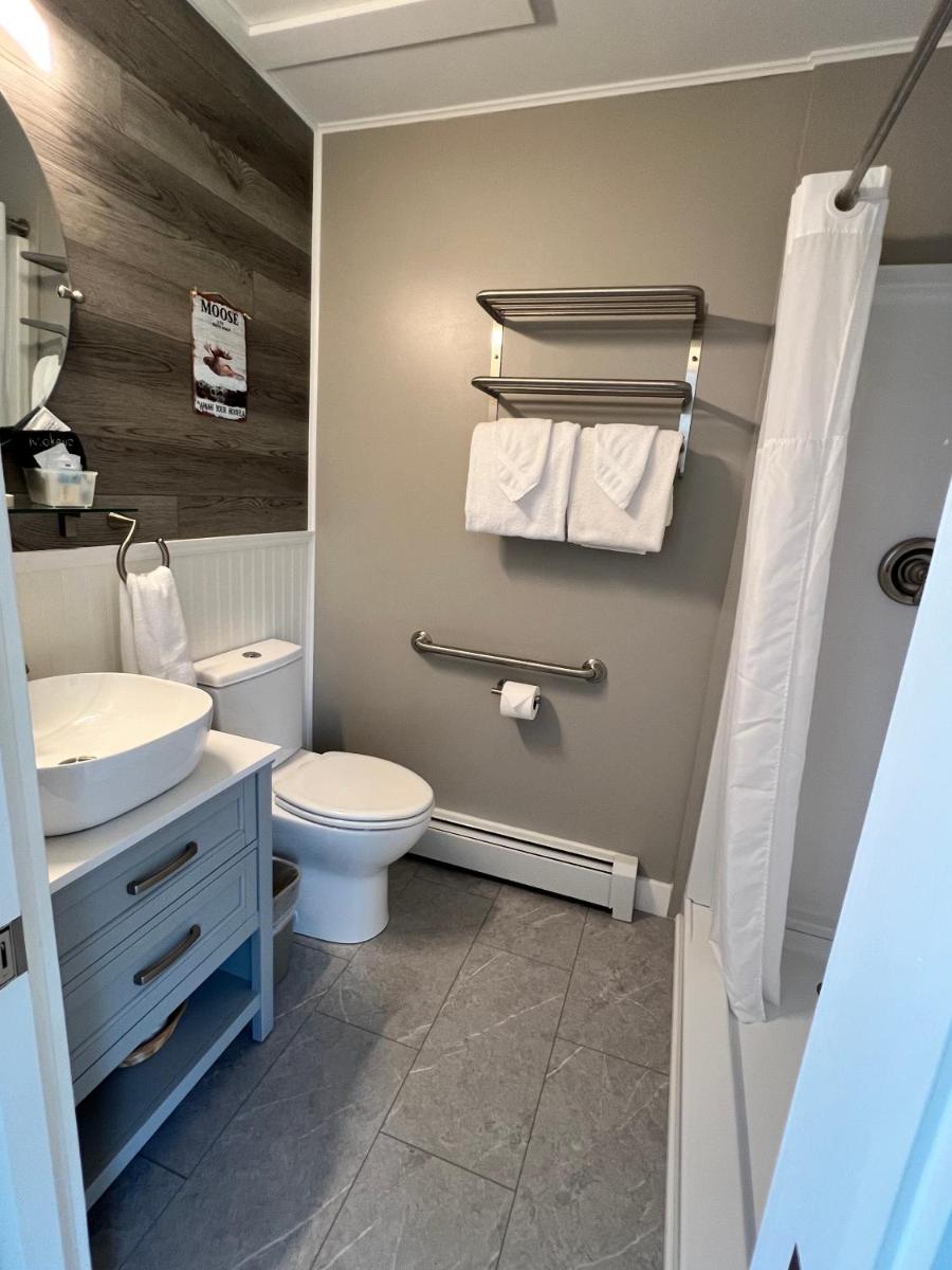 Profile Deluxe Motel - Housity