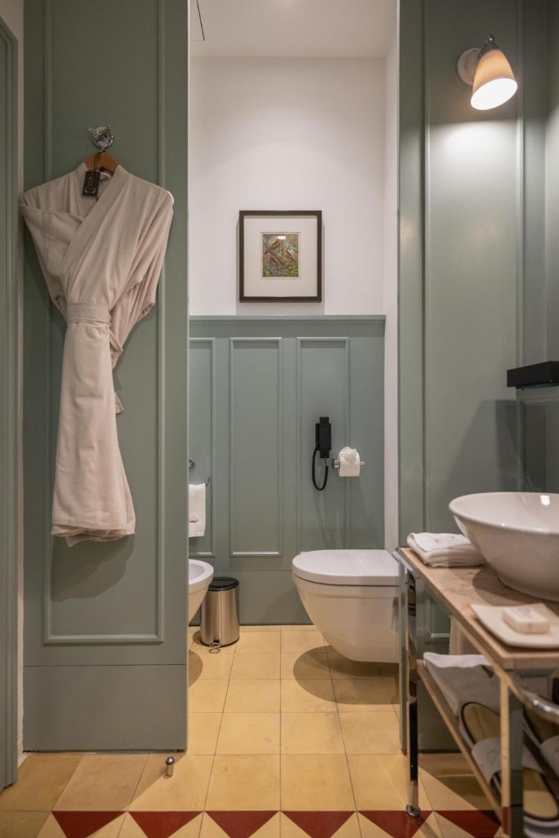 Uma casa de banho em Bairro Alto Hotel