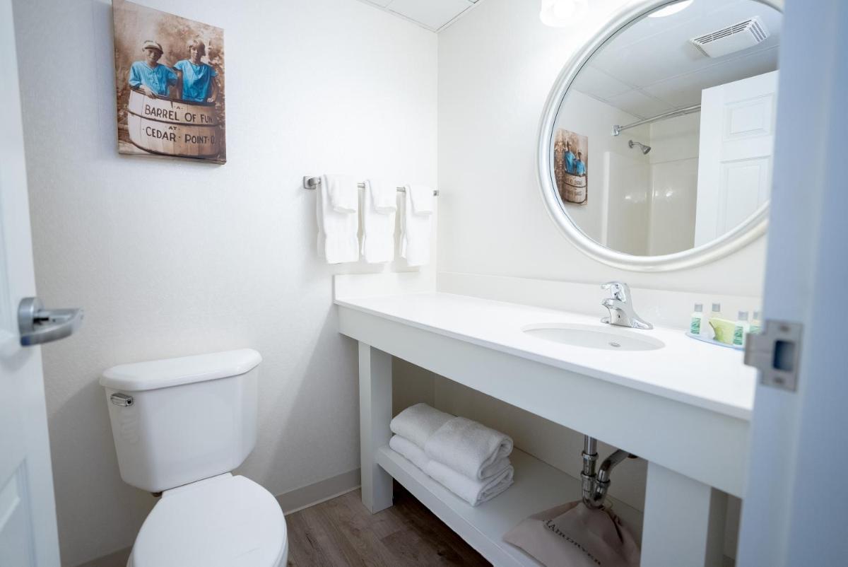 Cedar Point Hotel Breakers - Housity