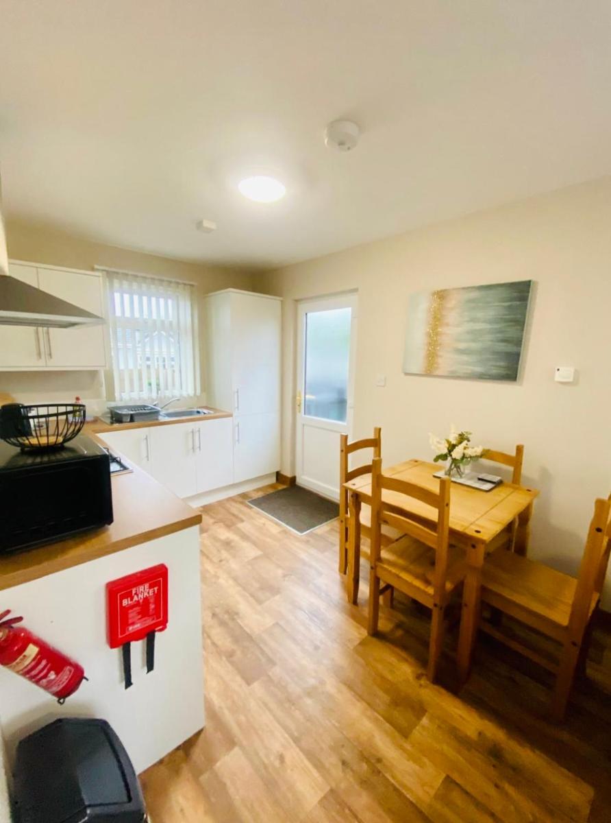 Tulip Cabin with Hot Tub - Housity