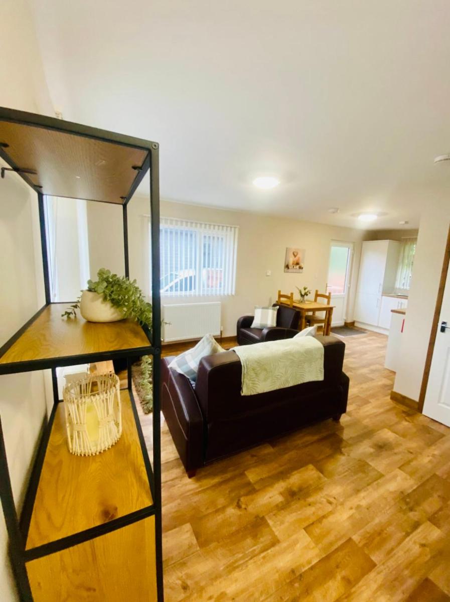 Elder Cabin with Hot Tub - Housity