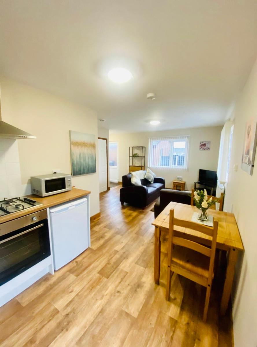 Elder Cabin with Hot Tub - Housity