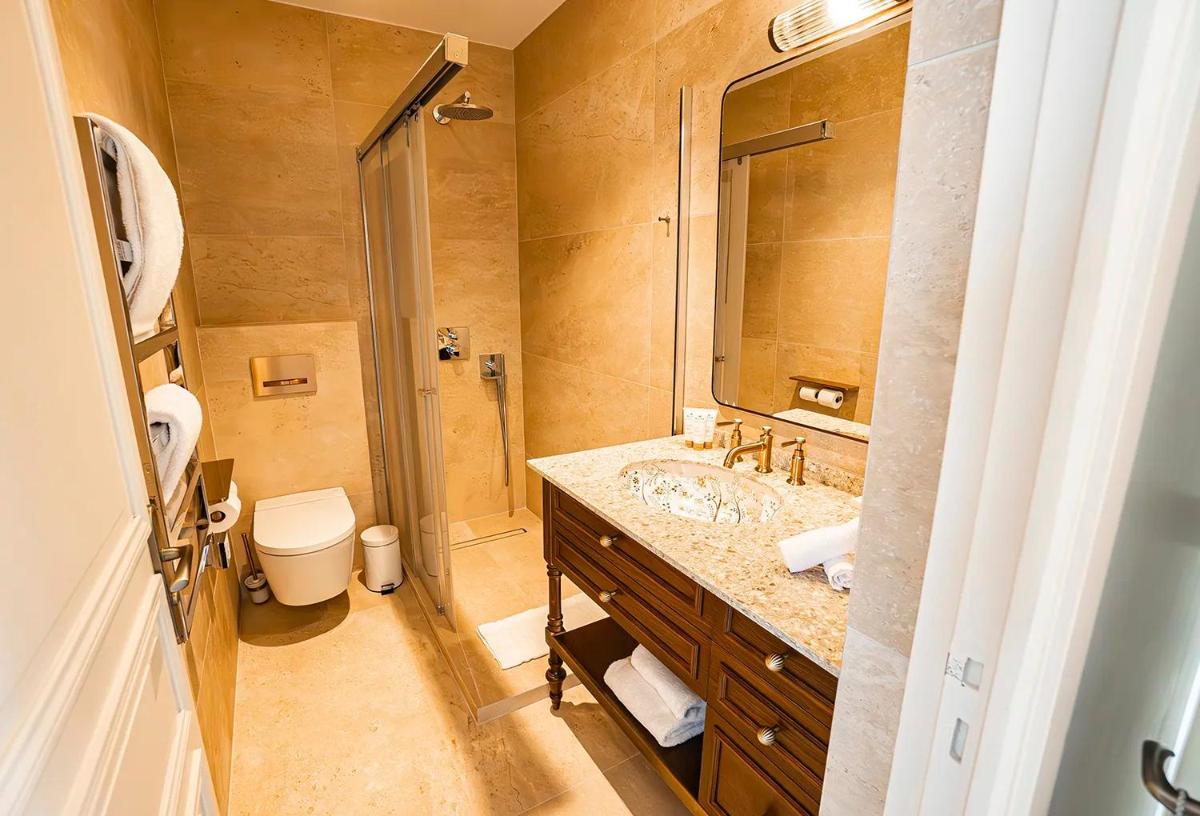 Salle de bains dans l'établissement Château De Noirieux