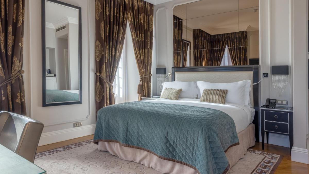Uma cama ou camas num quarto em InterContinental Porto - Palacio das Cardosas by IHG
