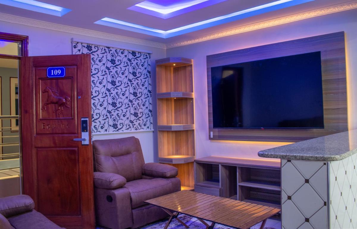 Equine Hotel - Housity