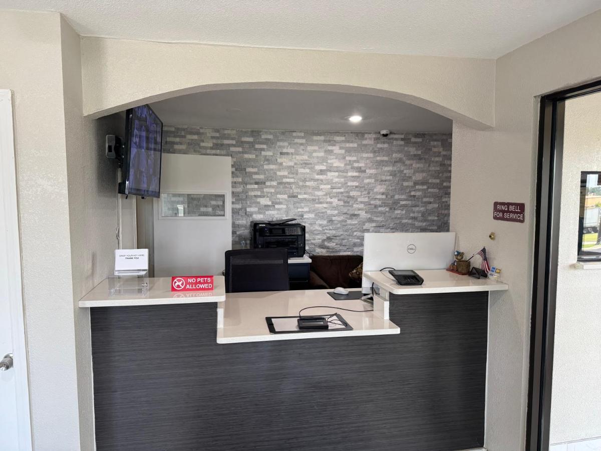 Lakeside Inn - Housity
